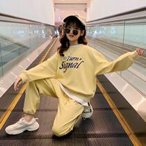 Two - piece girls leave two spring suits 2022 new Korean printed gas tops in the big children two tide