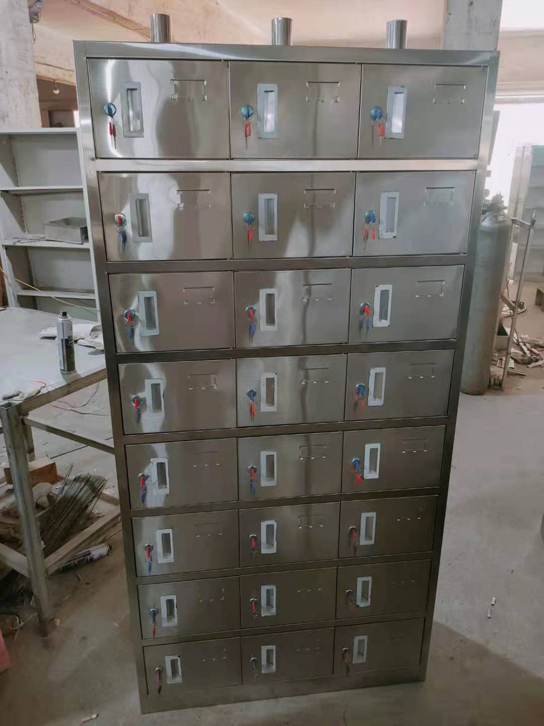 定制304不锈钢24门更衣柜食堂员工碗柜餐具柜学校多格带锁储物柜