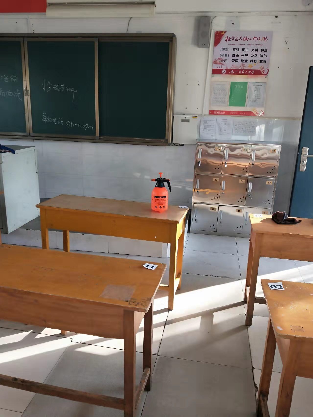 定制304不锈钢九门矮柜学生书包存放柜带锁收纳柜班级教室储物柜