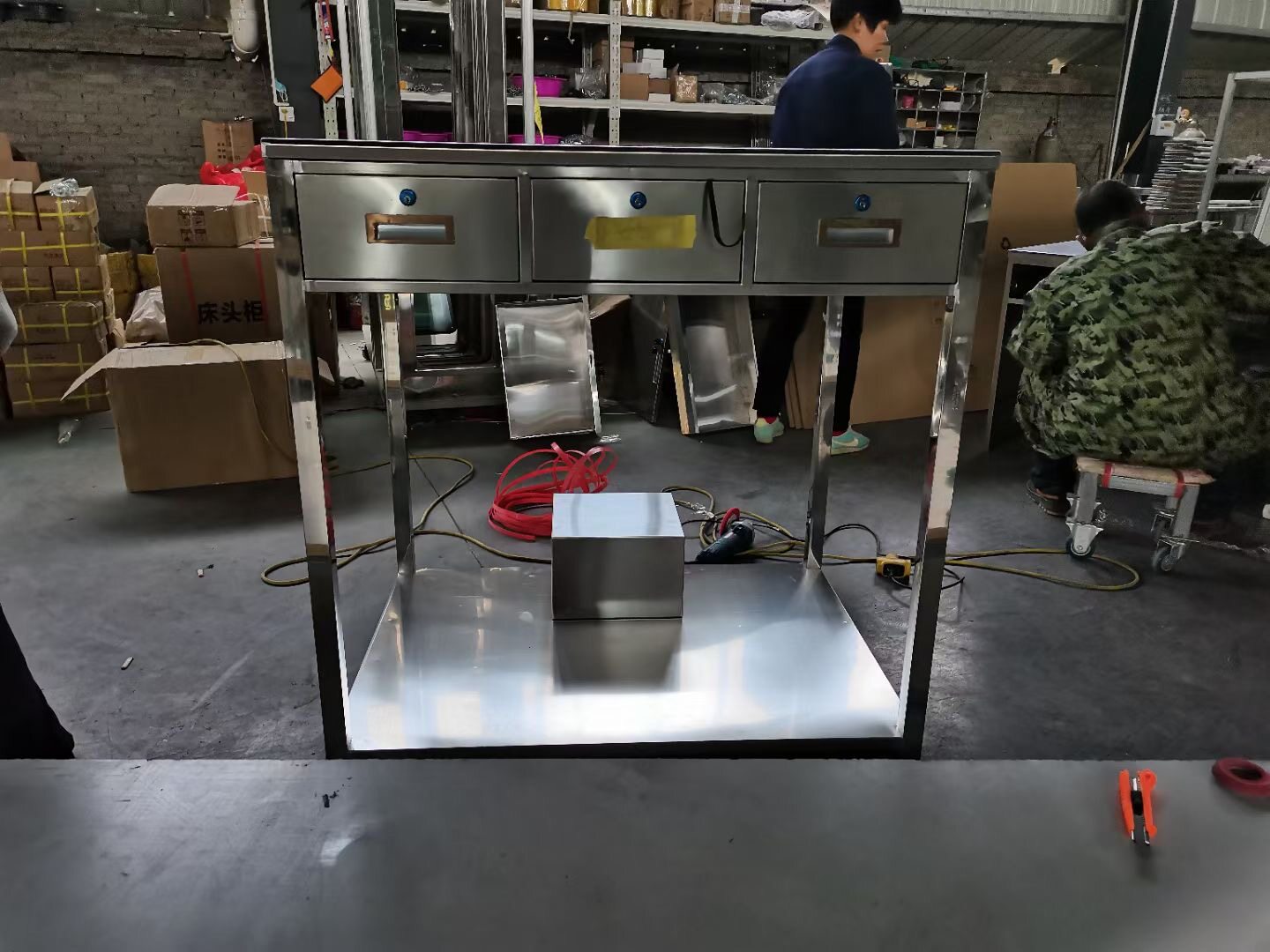 定制201不锈钢正方形抽屉带锁员工工作台无尘车间304加厚操作台面