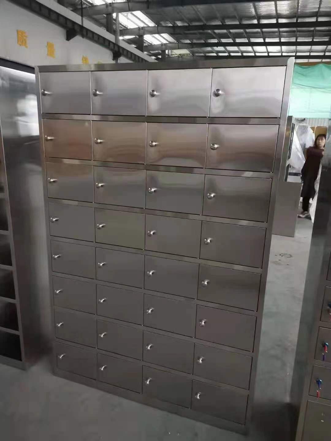 定制304不锈钢32门碗柜餐具存放柜工厂车间磁吸门储物柜员工鞋柜