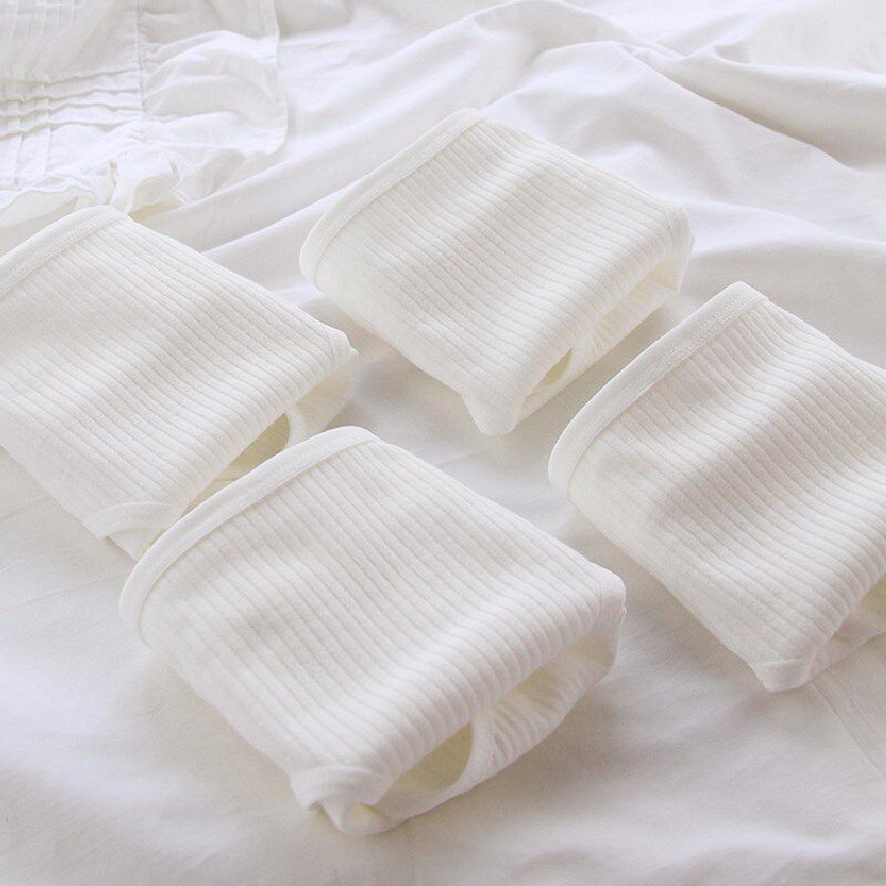 Boxed women's underwear Women's white triangle shorts threaded simple mid-waist breathable shorts bag hip simple