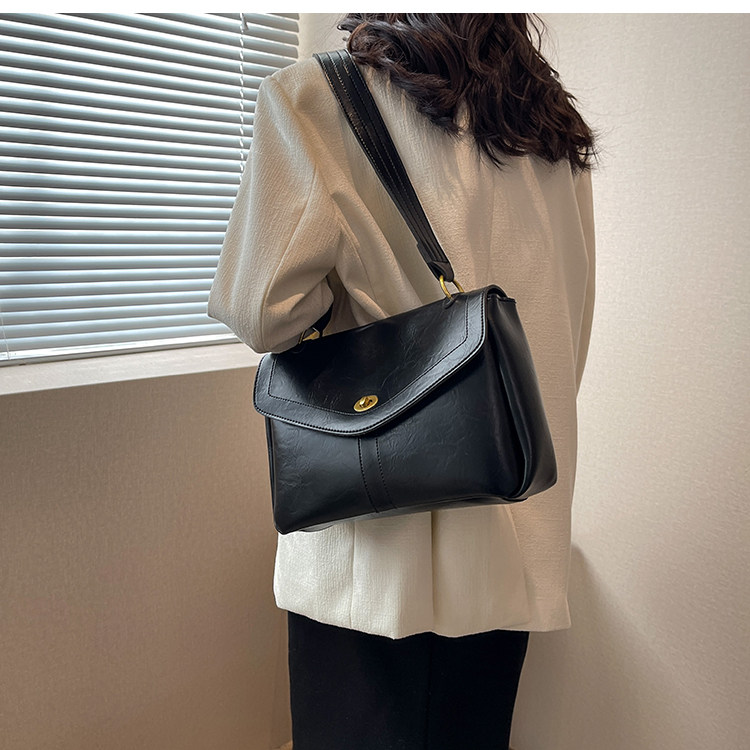 Hong Kong Senior Sense Lady Bag 2023 new single shoulder ocean temperament Han Edition is simple