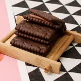 [2 кусочки покупки] Япония импортированная гриба с высокой коробкой на гриле шоколадное сэндвич -бисквит 65,7 г закуски
