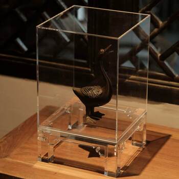 Customized acrylic handicraft display box jewelry display stand antique antique bodhisattva buddha statue dustproof glass cover