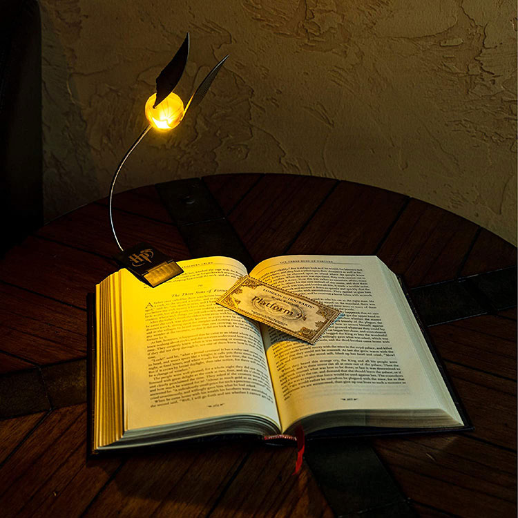 Genuine Spot Harry Potter Perimeter Golden Flying Squid Wonder Animal Reading Light Nightlight Clip Lamp