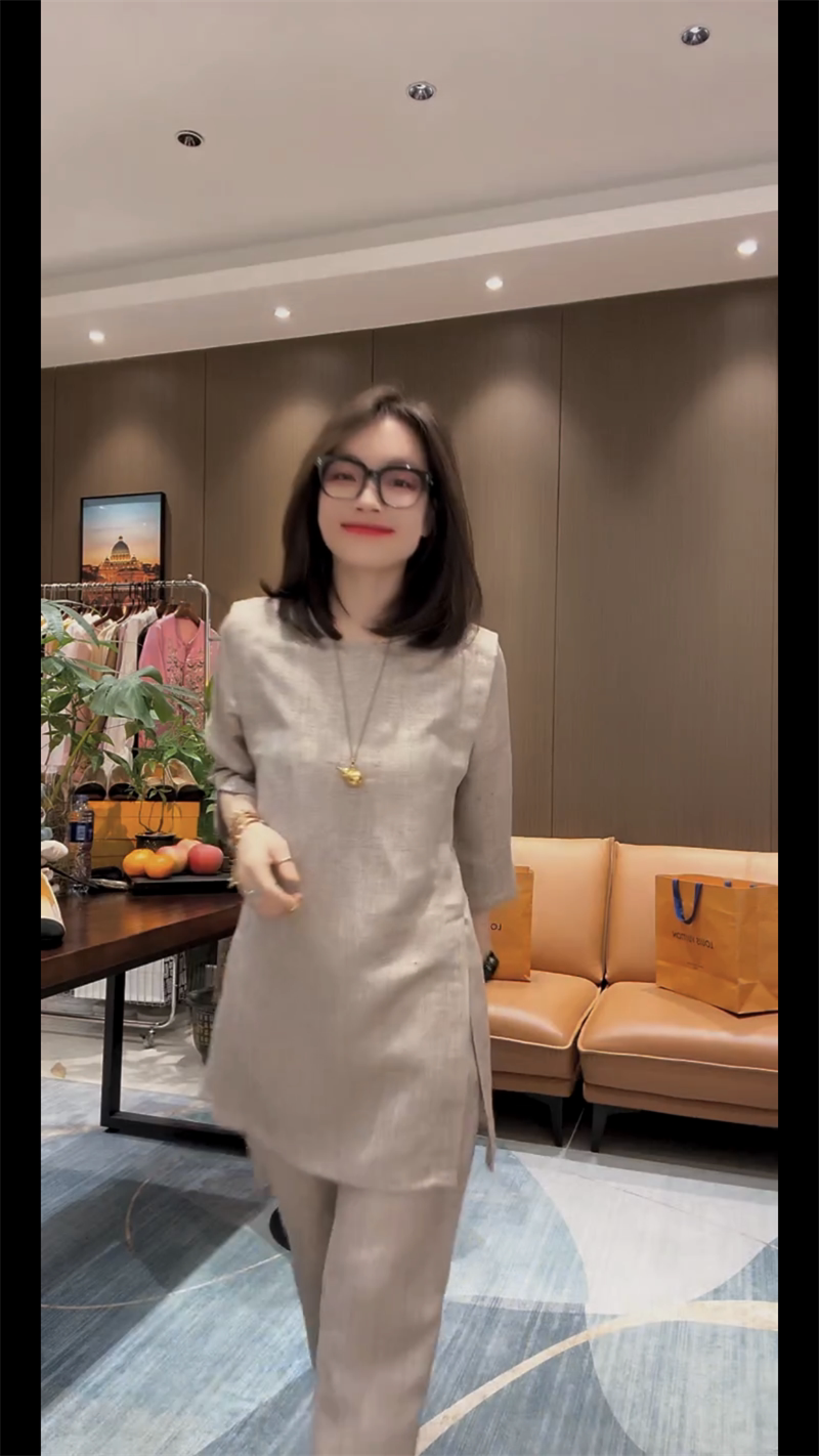 Slimming 2025 Mid-Length Tee & Skinny Pants Outfit - Product image 8