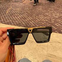 See the details. Contact: 7581043 Xiaoxiao 1 big-name sunglasses for men and women. Cash on delivery is available.