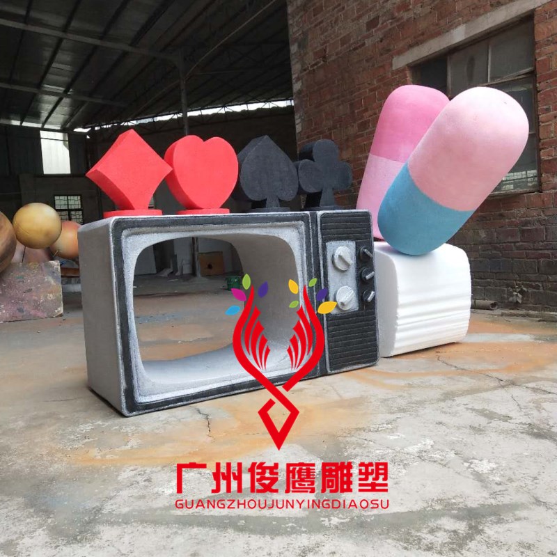 Shooting props black and white TV foam sculpture window beauty Chen book custom exhibition faucet film and television relief