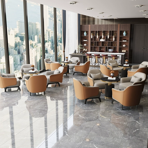 Итальянский столик на стойке регистрации и стул Комбинированная выставочная выставочная выставочный зал для договоров о офисной зоне. Случайный стул Одинокий диван -стул