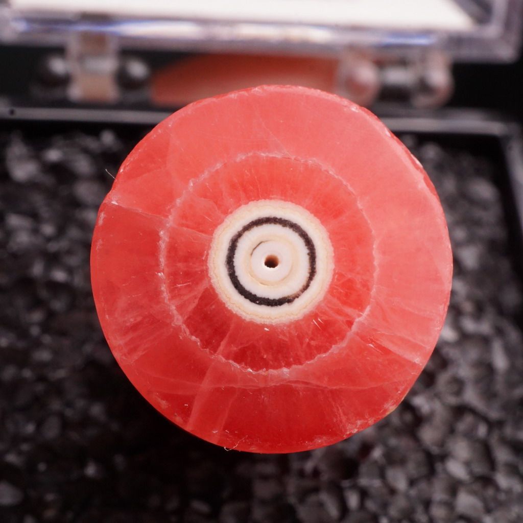 The origin of the Manganese mine (red grain stone): Argentina-Taobao