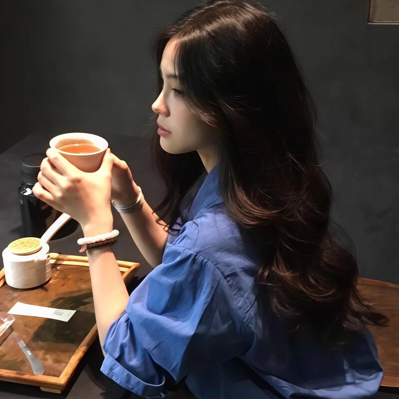 American-Style Klein Blue Long-Sleeved Shirt for Women, 2025 Autumn and Summer New Style, Loose Fit, Elegant and Versatile Jacket Shirt