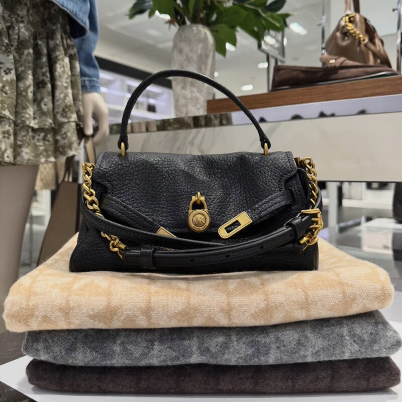 Directly Shipped from the Usa Michael Kors Tan Jianci's Same Model Hamilton Handbag R Non-Returnable Directly Shipped from the Usa Michael Kors Tan Jianci's Same Model Hamilton Handbag R Non-Returnable