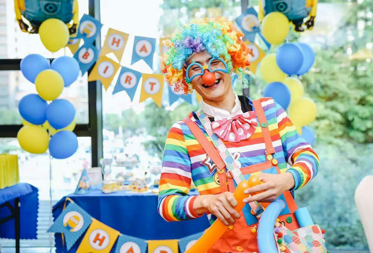 Shanghai Buffoon Performance At The Door Service Magic Balloon Science Bubble Show Pinata Party Placement Planning