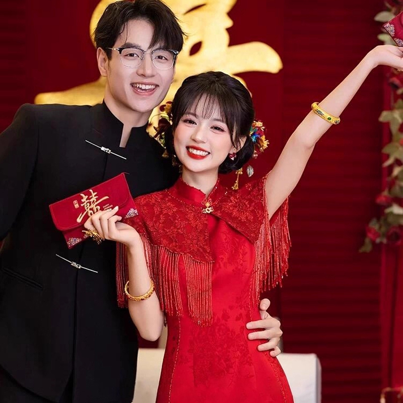 High-End Red Bridal Shawl, New Niche Wedding Lace Tassel Cloud Shoulder Wrap, New Chinese Style Qipao Outerwear with Intricate Craftsmanship