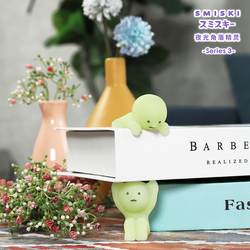Corner king SMISKI series 3 fluorescent blind box ornaments tide play luminous stay adorable Japanese blind box Corner King elf