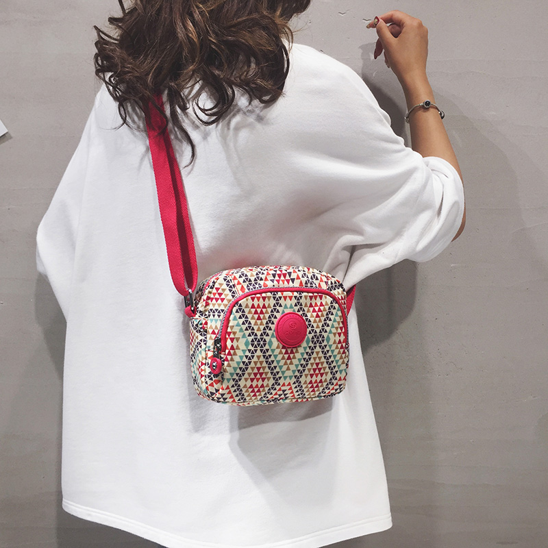 2022 new autumn and winter single shoulder bag women's bag Oxford cloth Messenger bag casual outdoor small bag mobile phone bag fashion