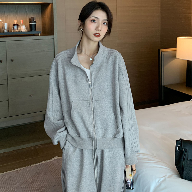 Sportswear casual suit female 2021 spring new Hong Kong style retro chic design sense niche fried street two-piece set