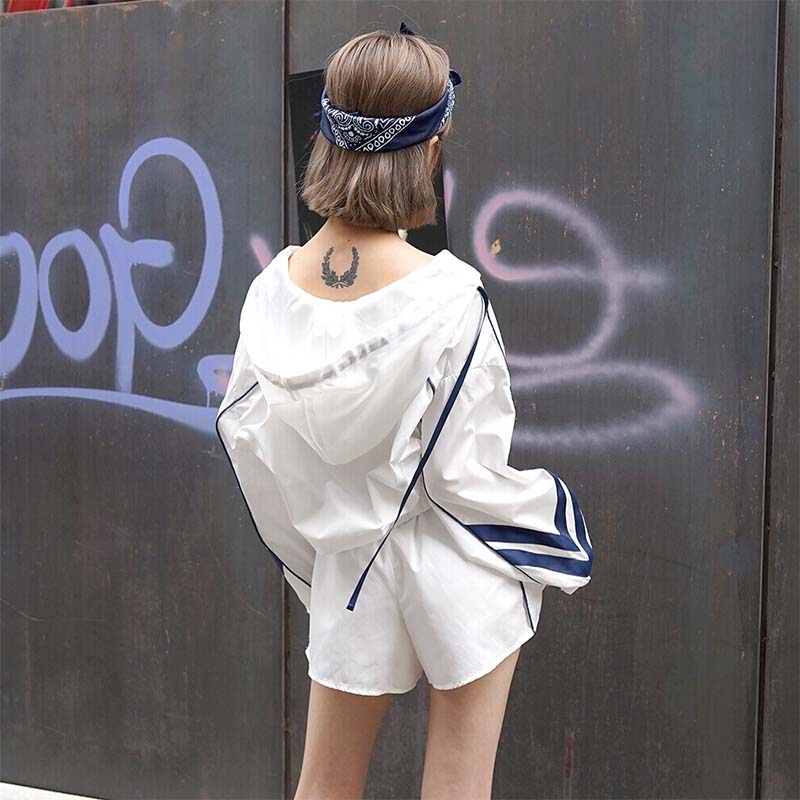 Small white hooded sunscreen sweater shorts two-piece suit casual sportswear 2022 spring and summer new women