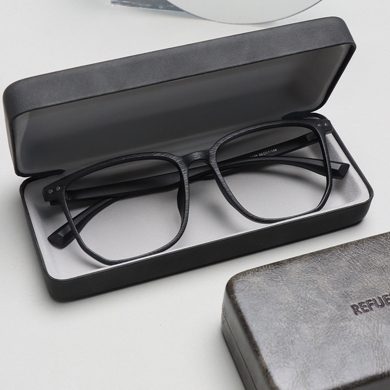 High-End, Pressure-Resistant, Portable Glasses Case ins for Girls, Artistic Japanese Style Sunglasses Storage Box for Men