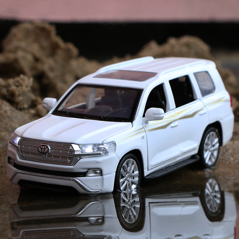 Rand CRUISER Lu Xun alloy car model six-open sound and light simulation car model ornaments 1:32 alloy toy car