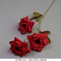 Светлый желтый три розы красный