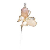 Self-operated｜Gentle milky white butterfly earrings gold