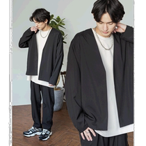 Directly mailed from Japan Rocky Monroe has the same style for men and women in a large-fitting set shirt style without collar.
