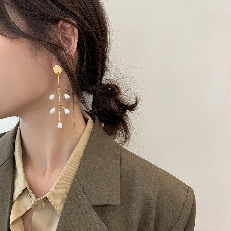 Net Red advanced sense long version of niche earrings personality temperament Europe and the United States super exaggerated earrings ear clip no ear hole female