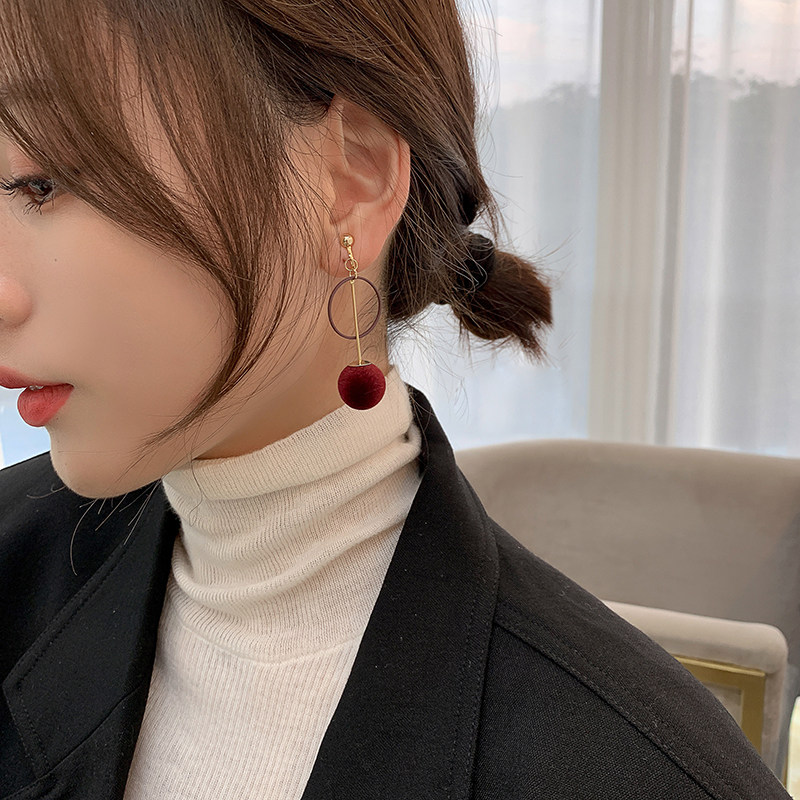 Suitable for New Year's wear of the ear - tip red earrings in autumn and winter 2021 earneedle ear - clamp female