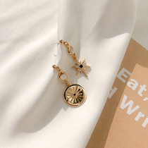 Advanced Sensation Retro Port Wind Earrings 2021 New Tide Korean temperament asymmetrical ear decorated with no earbugles