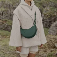 Темно-зеленый