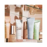 Clarins, легкая и тонкая осветляющая увлажняющая база под макияж, 30 мл, осветляет кожу