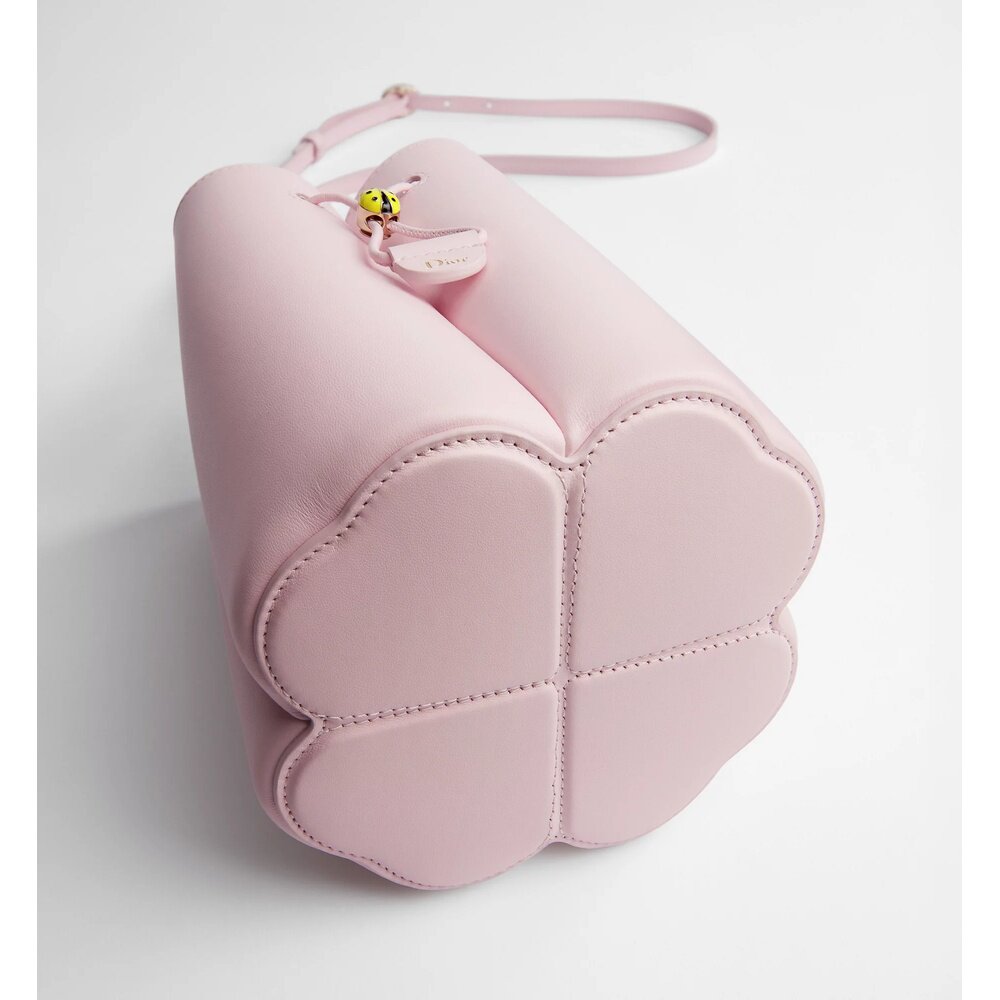 新宝aimee绿底棕熊桶包适合什么样的『穿搭』风格？