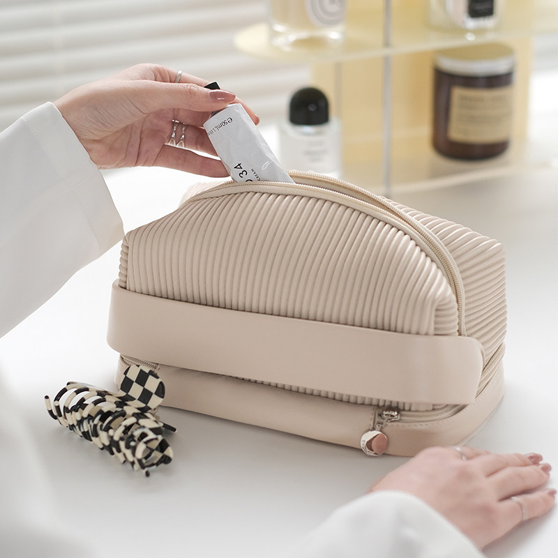 Travel storage makeup bag toiletry bag large capacity oversized 2022 new super fire portable women's cosmetics toiletry bag