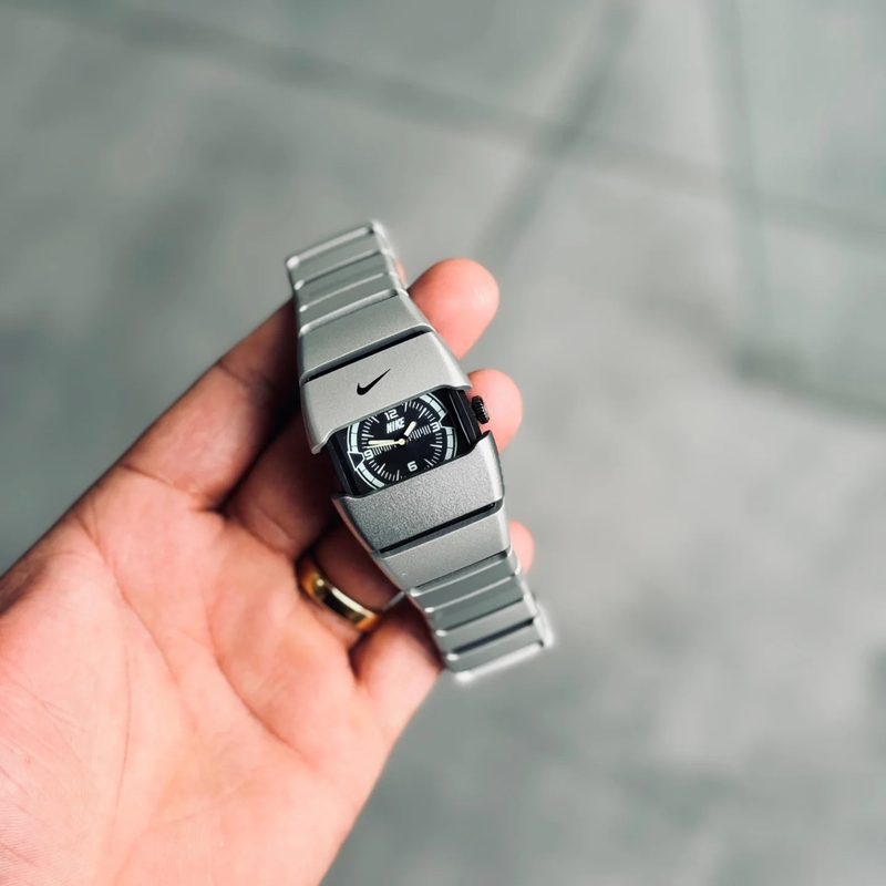 Y2K Vintage Watch Millennium Future Design Style Retro Quartz Electronic Watch Y2K Vintage Watch Millennium Future Design Style Retro Quartz Electronic Watch