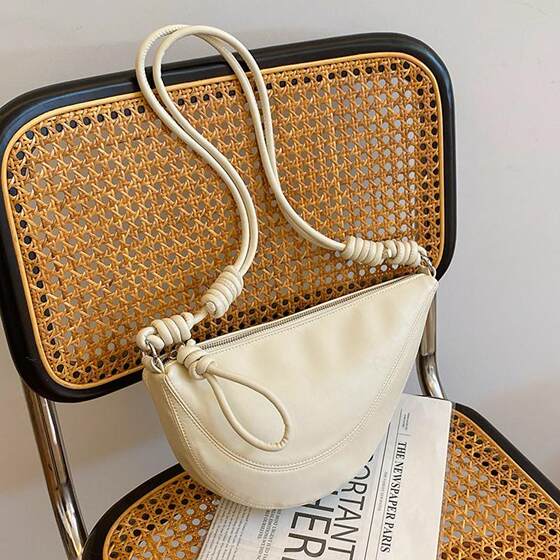 Trendy and Sophisticated Soft Leather Triangular Bag for Women 2025 New Versatile Shoulder Crossbody Bag Croissant Bag Dumpling Bag