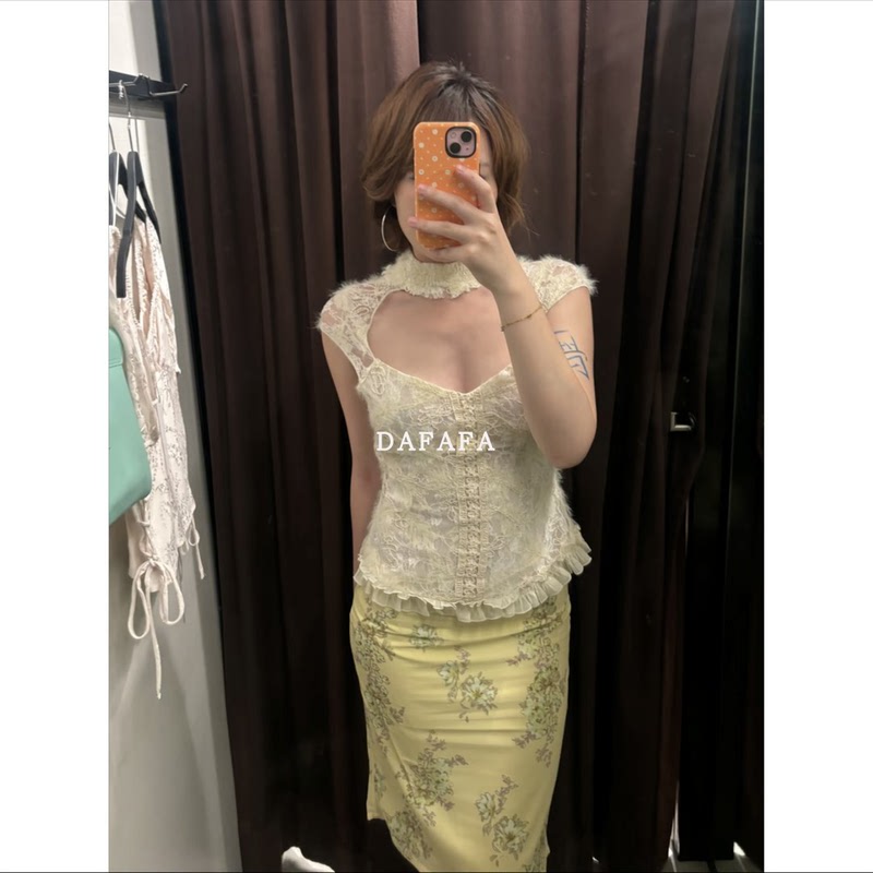 Pure Desire Style White Lace Stand-Collar Hollow-Out Shirt for Women, Unique Design and Elegant Inner Wear Top 1223456 Pure Desire Style White Lace Stand-Collar Hollow-Out Shirt for Women, Unique Design and Elegant Inner Wear Top 1223456