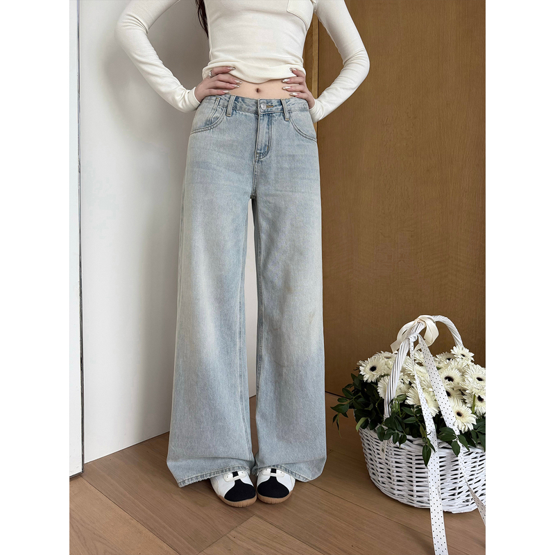 Oioi Esse|Vintage Distressed Light Blue High-Waisted Jeans for Women, Autumn Loose Fit, Slimming, Versatile Straight-Leg Pants Oioi Esse|Vintage Distressed Light Blue High-Waisted Jeans for Women, Autumn Loose Fit, Slimming, Versatile Straight-Leg Pants