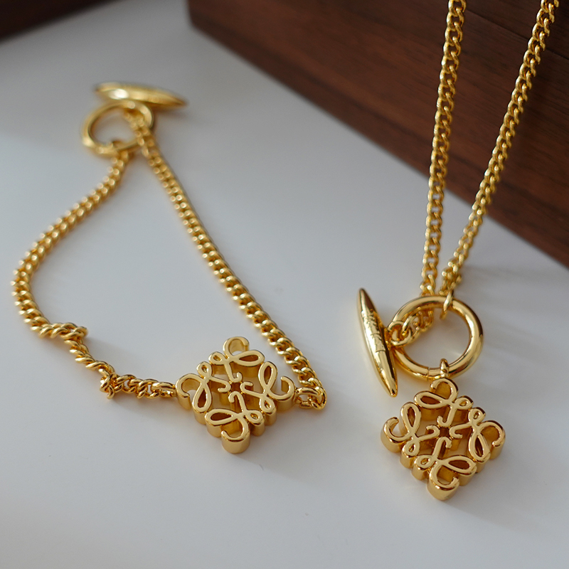 Compatible with Fuluoyiweimu Co-Branded Necklace 2026 New Model Necklace for Women Ot Buckle High-End Elegant Clavicle Chain for Ladies