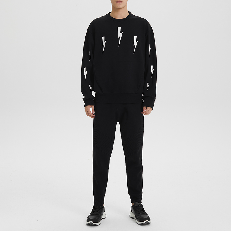 Neil Barrett 男式黑色闪电套头卫衣 5.2折$414 海淘免运费直邮到手¥2728 天猫¥4890 Neil Barrett 男式黑色闪电套头卫衣 5.2折$414 海淘免运费直邮到手¥2728 天猫¥4890