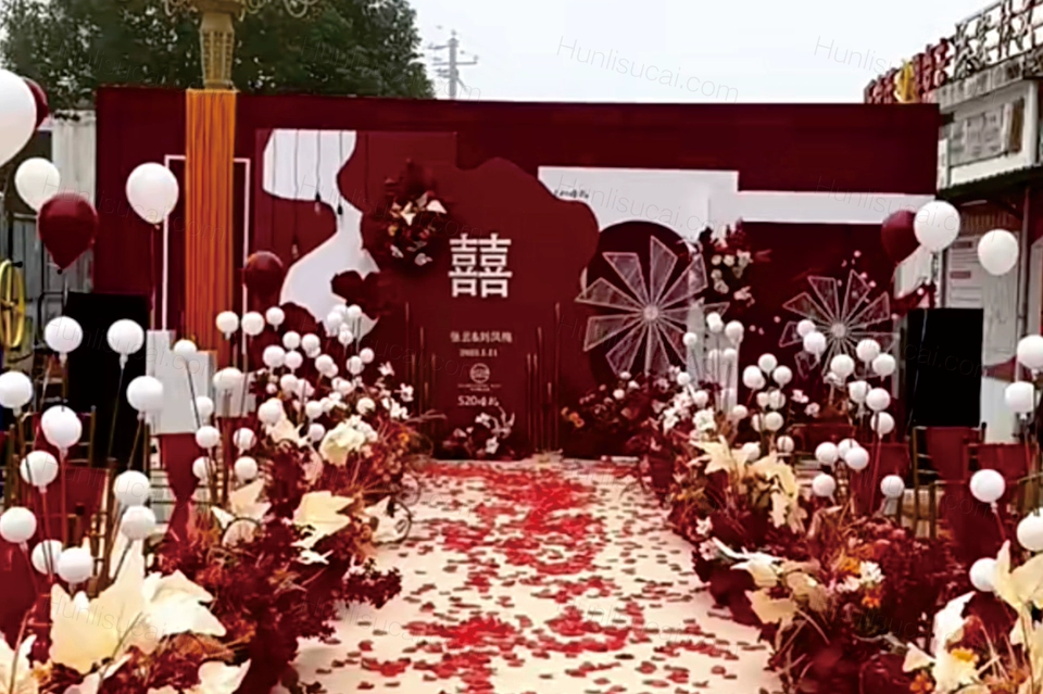 新中式红色户外婚礼背景设计效果图小预算婚庆舞台布置PSD素材-婚礼素材网