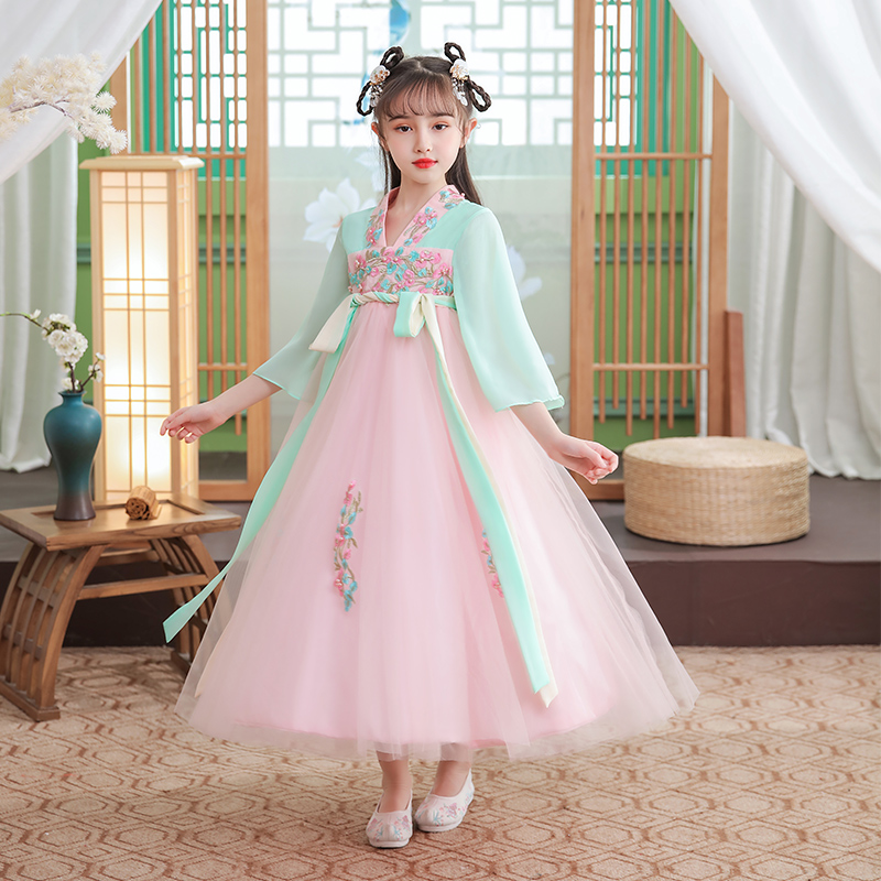 Han - dressed girl in spring and summer 12 - year - old girl in the middle of a big child dress super fairy dress floating sakura blossom in spring and summer