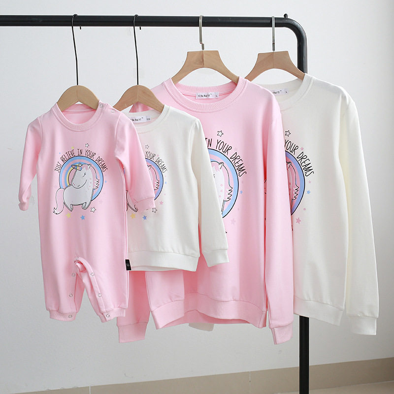 Online Red pro-children clothing a family of three, four-mouthed, autumn-loaded babies with a mother and mother women's clothing and clothing for spring and autumn