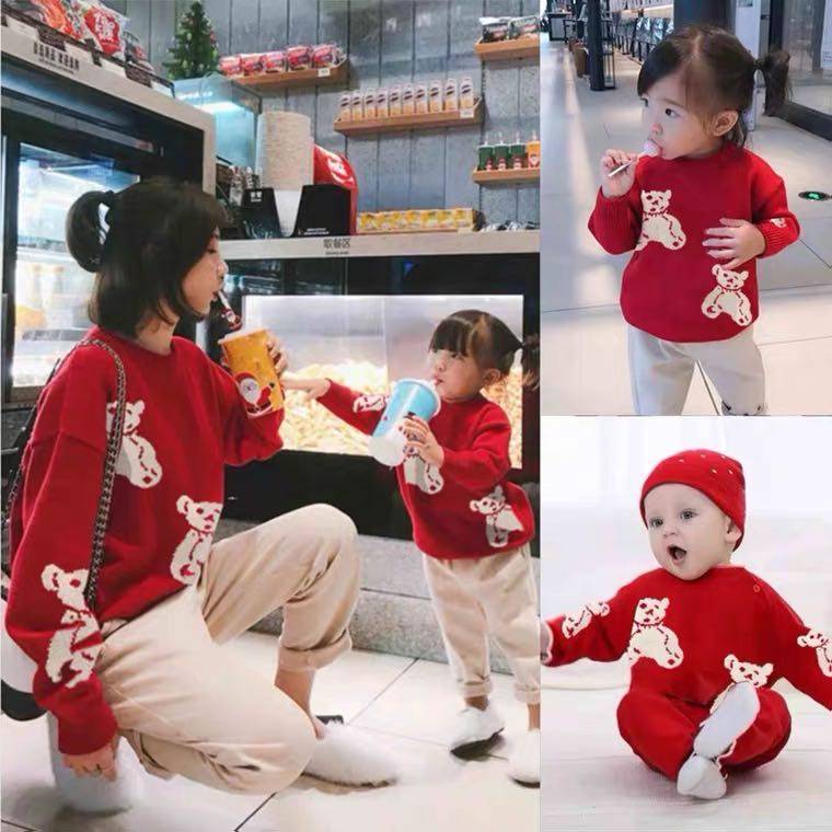 Over the New Year's Children's Children Autumn Winter A family of three and four mother and mother women who are even crawling with a fur coat