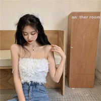 Бархатный приталенный короткий базовый топ с чашечками без рукавов, коллекция 2023, популярно в интернете
