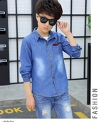 Chàng trai denim áo sơ mi dài tay vừa mới và mặc giản dị bông đầu mùa xuân và mùa hè trẻ em lớn của siêu đẹp trai thời trang áo khoác thủy triều.