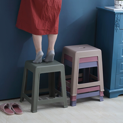 Пластиковый домашний табурет сгущенной детской скамейкой для взрослых простые обеденный стол стул журнальный столик столовый стул Средний квадратный табурет в ванной комнате