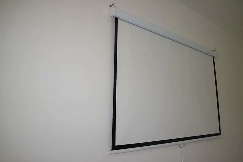 Экран для проектора 奥科菲尔手拉抗光幕72寸84寸100寸手拉幕/手拉自锁投影幕/投影仪幕布/投影幕/外壳手卷