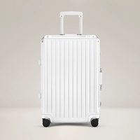 Жемчужно-белый